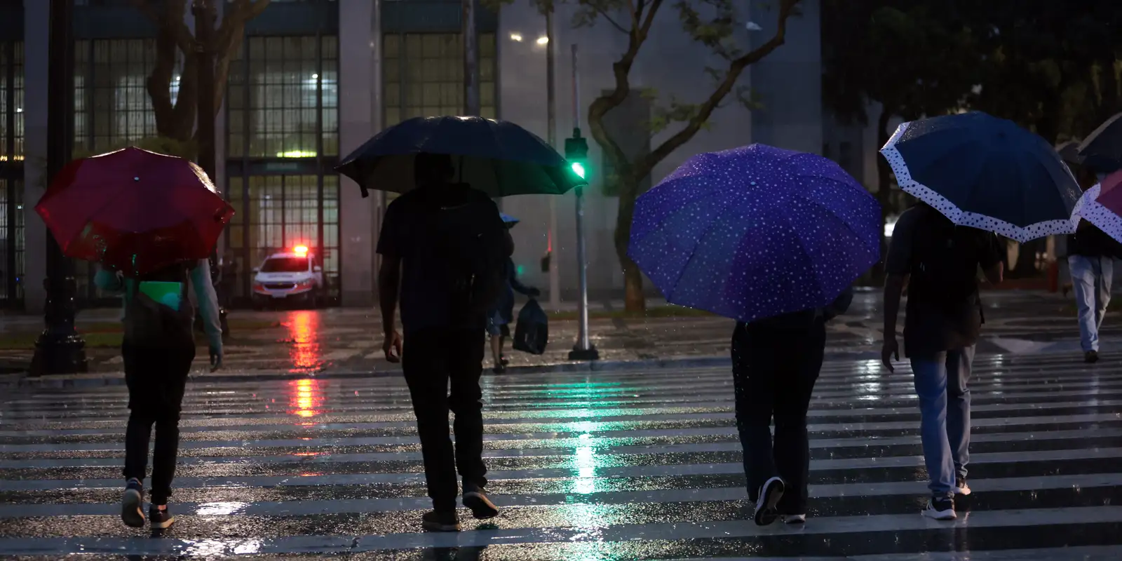 Defesa Civil de SP alerta para frente fria a partir desta terça (24)