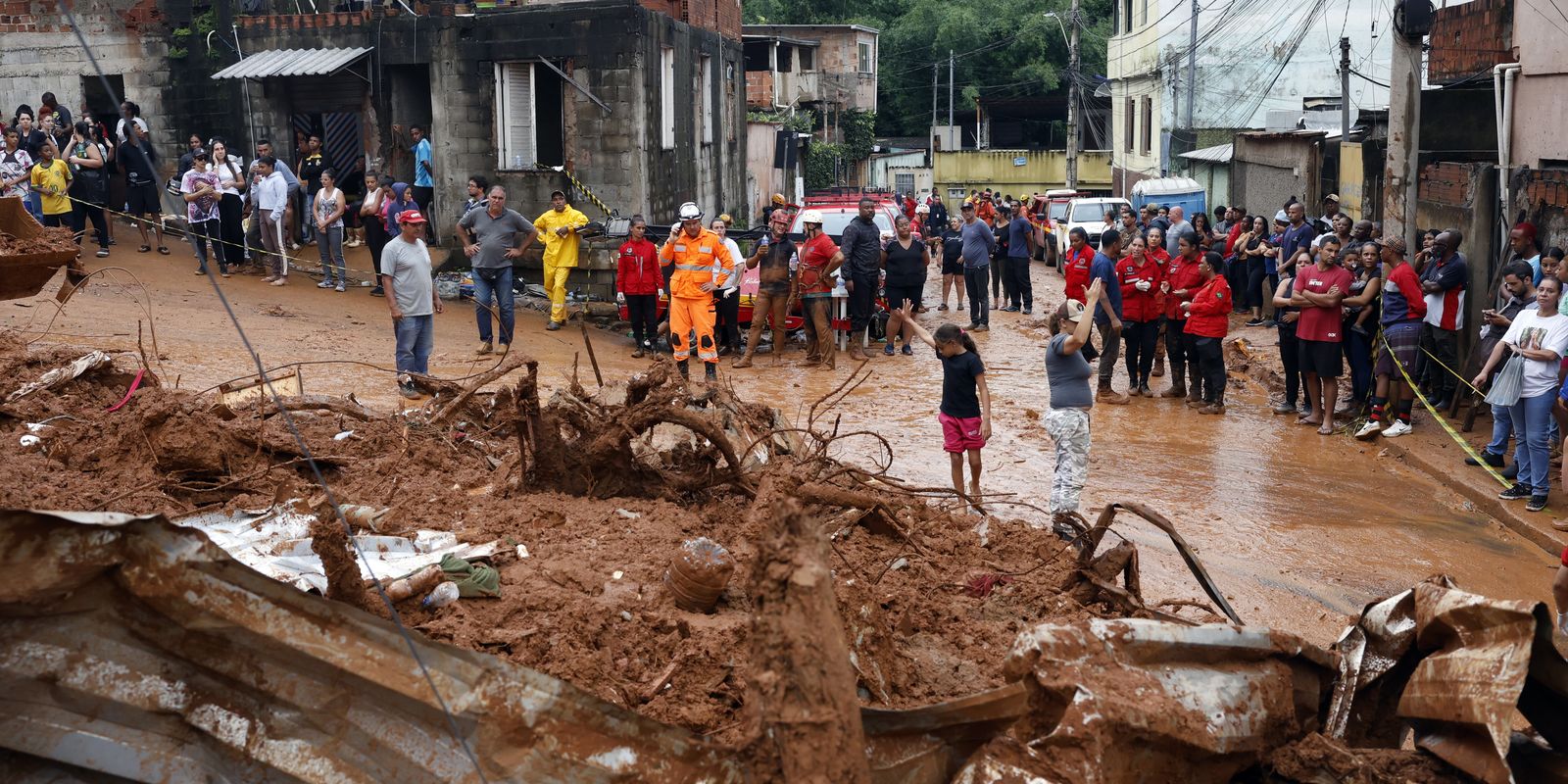 Governo anuncia repasse a prefeituras de MG para ajuda a desabrigados