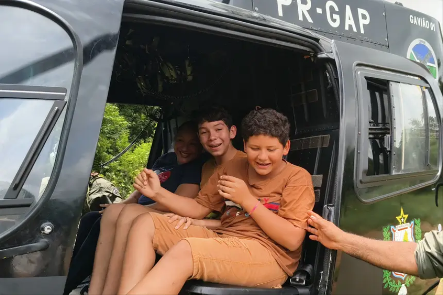 Feliz por realizar meu sonho', diz criança em passeio no helicóptero do GTA durante encerramento do Amapá Mais Seguro nas Comunidades