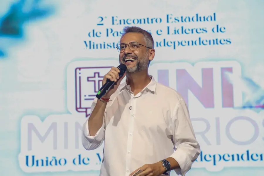 Governador Clécio fortalece diálogo com lideranças evangélicas em encontro estadual de ministérios independentes do Amapá