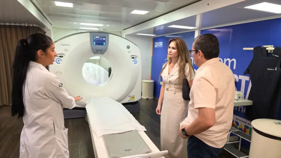 Carreta de tomografia do programa 'Agora Tem Especialistas' chega a Santana para ampliar acesso a exames especializados