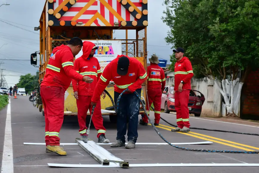 Governador Clécio vistoria pavimentação e sinalização no bairro Novo Horizonte, na Zona Norte de Macapá