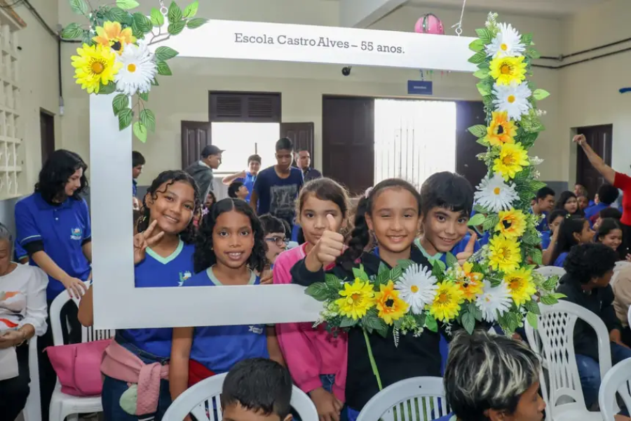 Governo do Amapá celebra aniversário de 55 anos da Escola Estadual Castro Alves, em Macapá