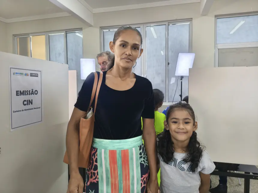 ‘Fundamental para o futuro dela', celebra mãe ao solicitar primeira Carteira de Identidade da filha durante 'Governo em Ação' no Macapaba