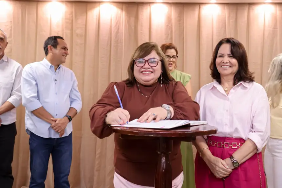 Governo do Amapá empossa Francisca Oliveira como nova secretária de Estado da Educação