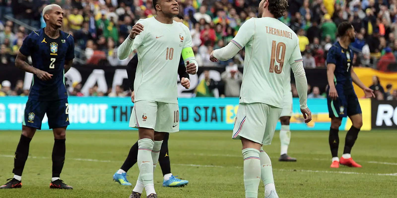 França assume liderança do ranking da Fifa; Brasil cai para 6ª posição