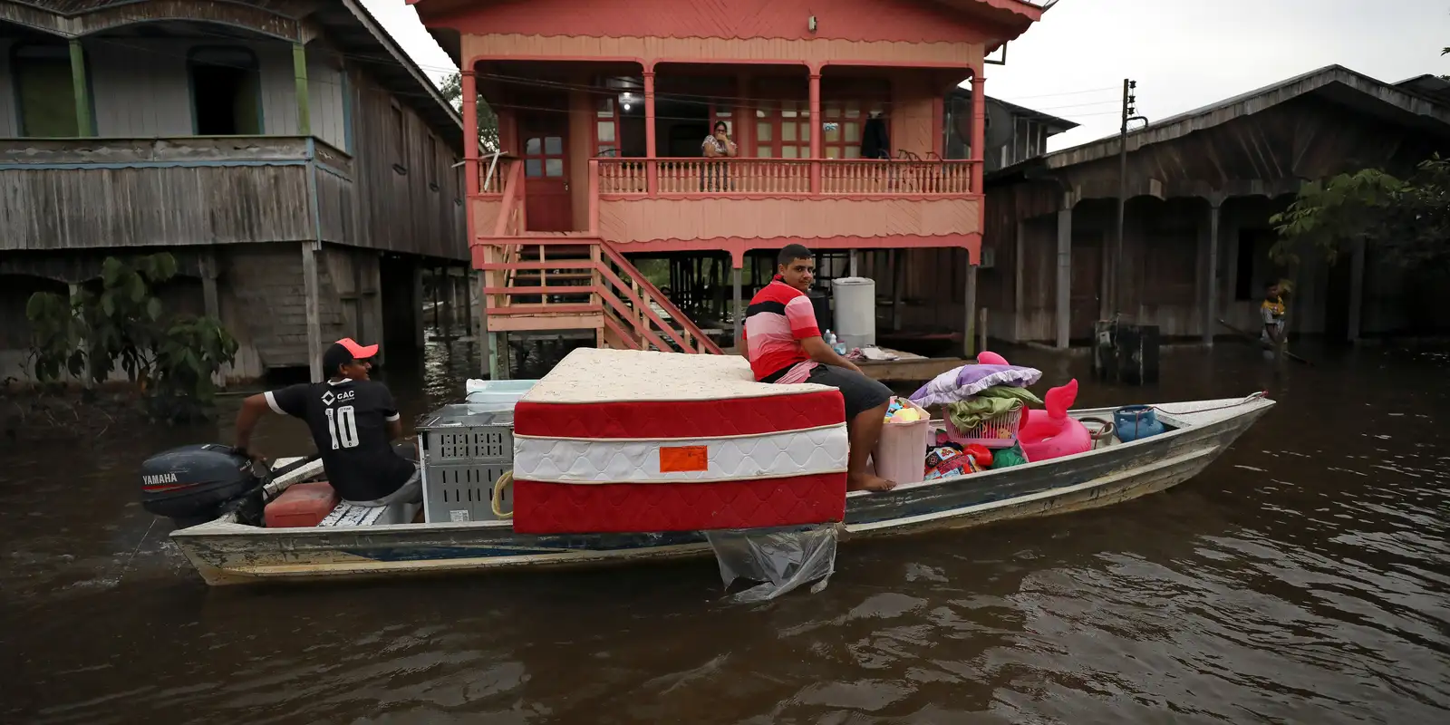 Cheia atinge doze municípios do Amazonas
