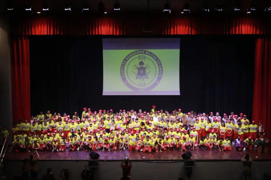 Com mais de 600 crianças e adolescentes, Governo do Amapá promove aula inaugural do projeto Bombeiro Cidadão 2026