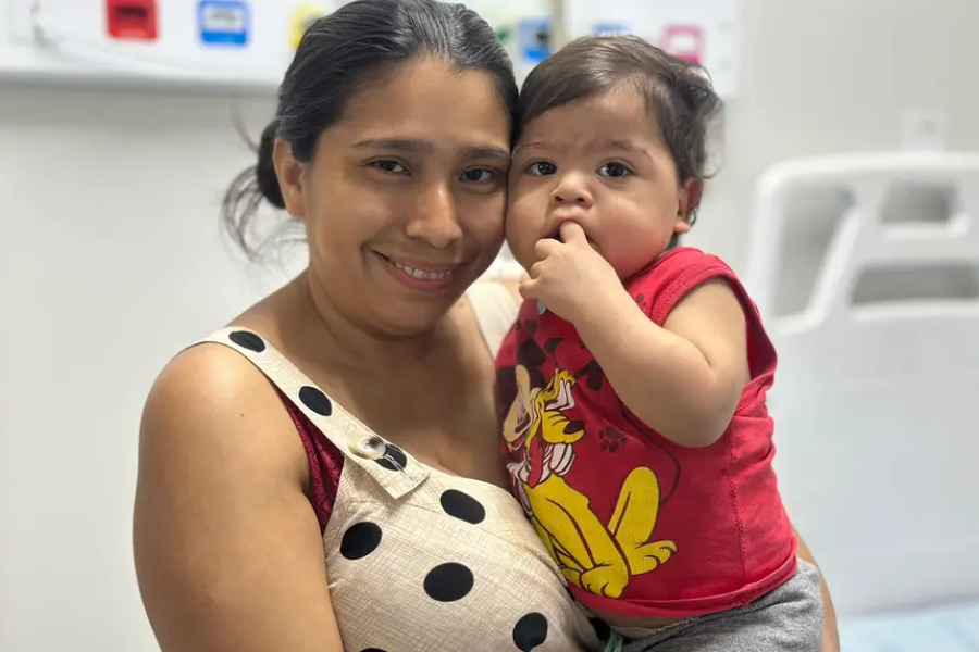 ‘Aqui não cuidam só dele, cuidam da gente também’, diz mãe que acompanha tratamento do filho no Hospital da Criança e do Adolescente 