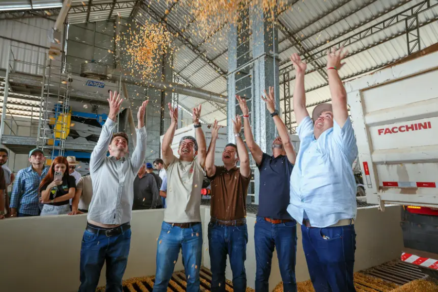 Governador Clécio entrega 672 hectares em documentos rurais e participa da inauguração do maior armazém de grãos do Amapá