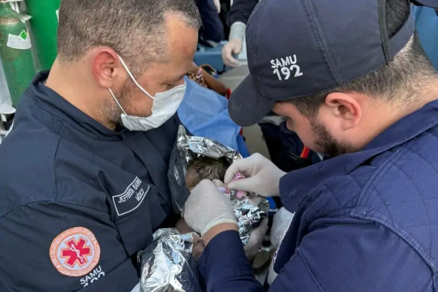 Parto de emergência é realizado em ambulância após resgate com Serviço Aeromédico do Governo do Amapá