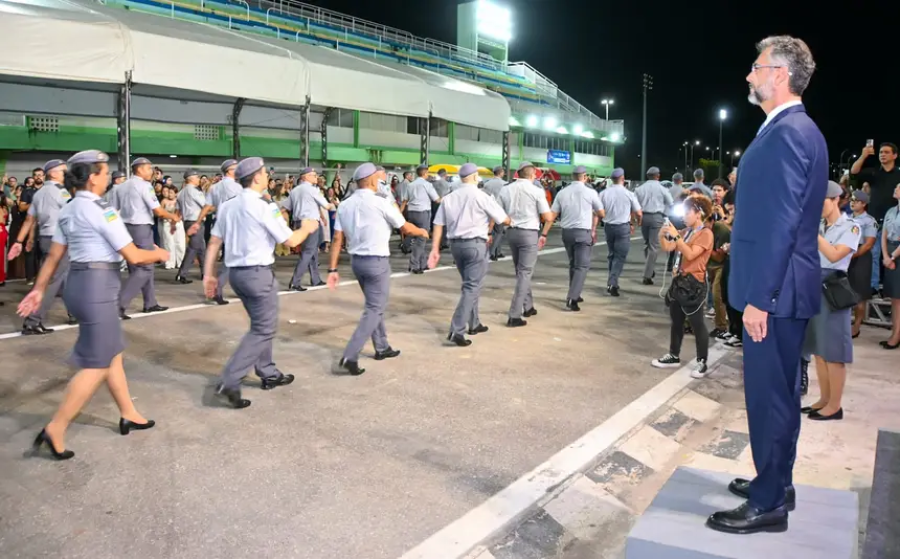 Governador Clécio Luís promove 409 policiais militares em solenidade no Sambódromo de Macapá