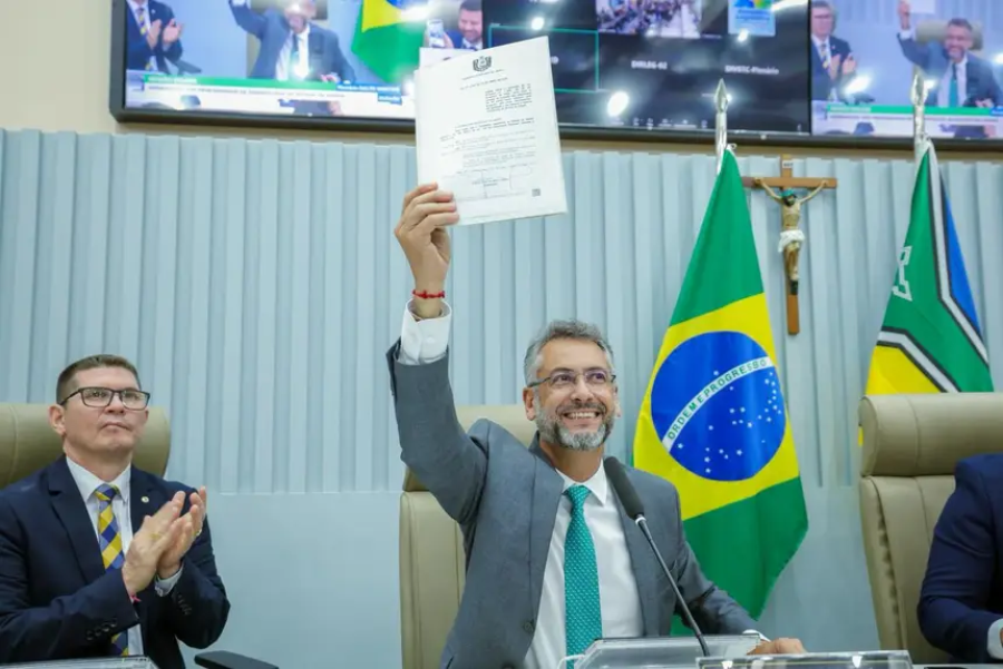 Em sessão solene na Alap, governador Clécio institui a Semana Estadual da Odontologia e regulamenta jornada de trabalho da categoria