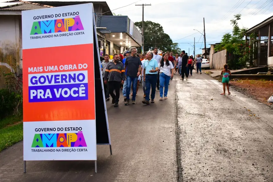 'Asfalto novo traz dignidade e mobilidade para quem vive na região', diz o governador Clécio, durante inspeção em obras de pavimentação na Fazendinha