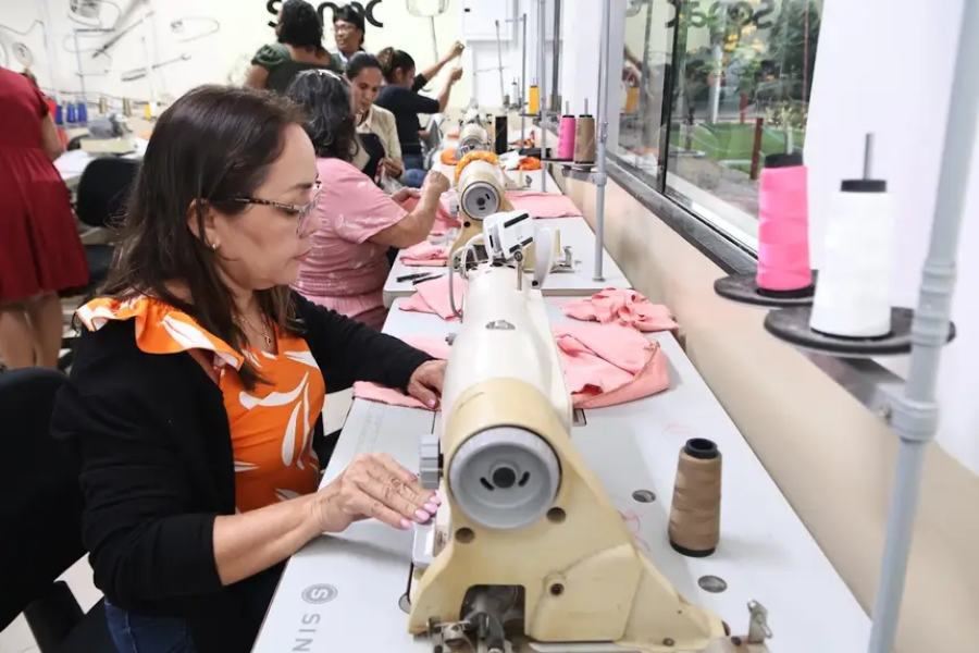Governo do Amapá e Senac oferecem curso de corte e costura a moradores do Residencial Miracema, em Macapá