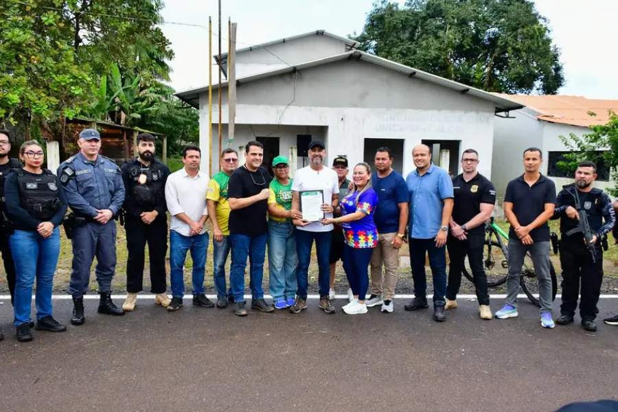 'Mais que uma obra, é dignidade ao policial e eficiência ao cidadão', diz o governador Clécio ao assinar a reconstrução da delegacia de Calçoene