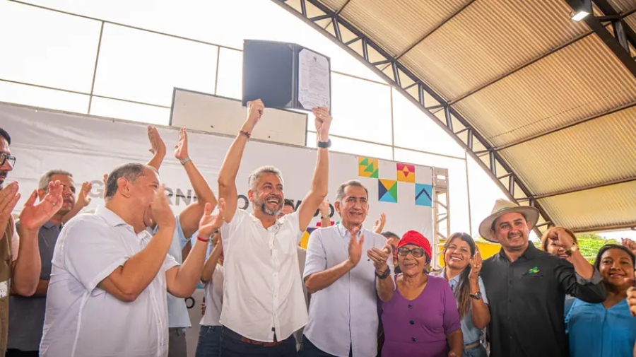 Governador Clécio entrega registro da Gleba AD-04 e garante segurança jurídica para 20 mil famílias na Região Metropolitana