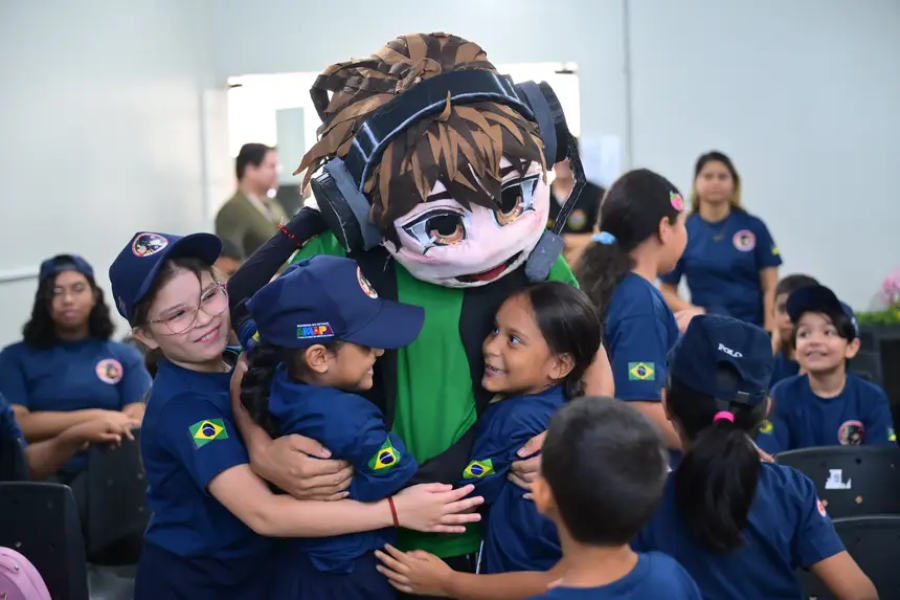 Sonhos compartilhados, abraços e aprendizados contra o trote marcam visita de crianças do projeto Samuzinho ao Ciodes, em Macapá