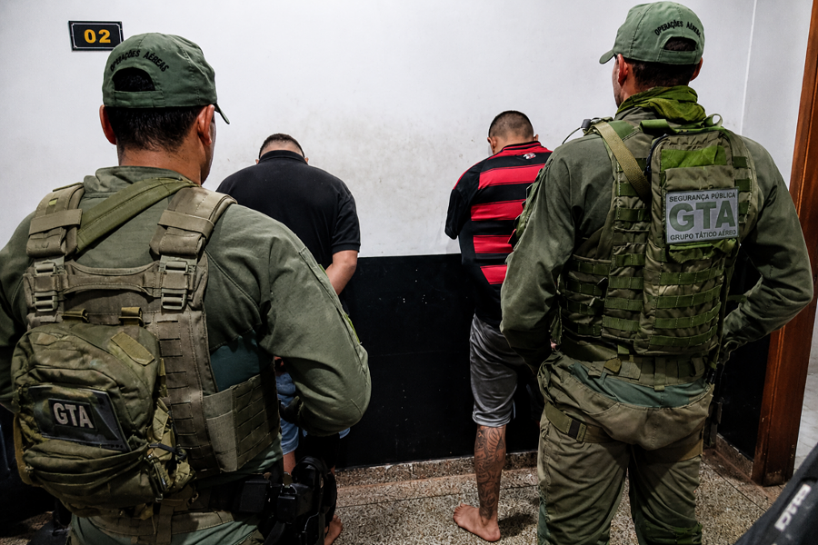 GTA e Ciop prendem dupla com drogas, arma e mais de R$ 5 mil em operação no Pacoval