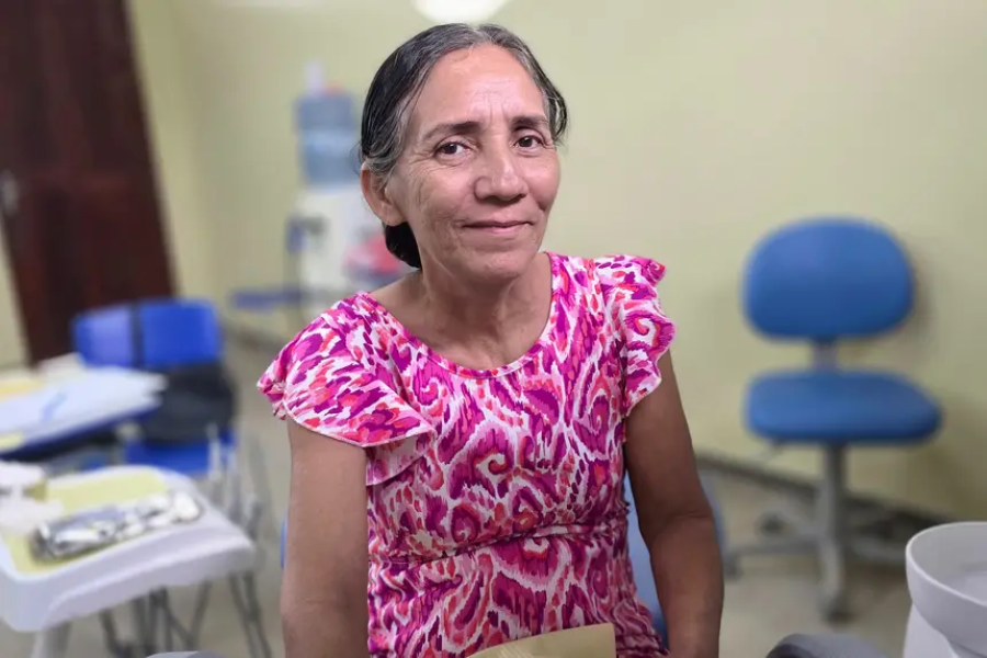 'Aguentava a dor e esperava passar', diz moradora que voltou a sorrir após tratamento odontológico em ação do Governo do Amapá no Pacuí