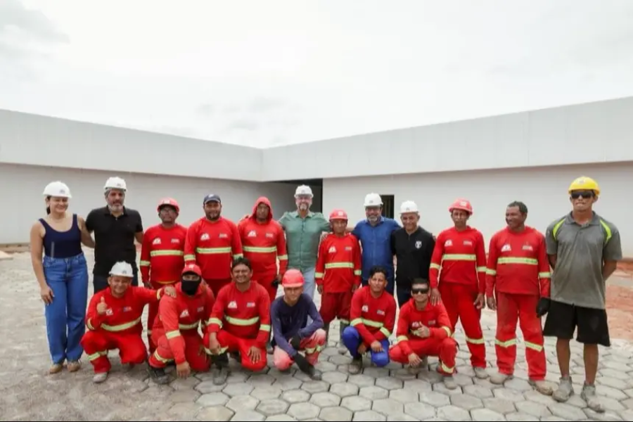 Governador Clécio vistoria obras da nova UPA da Zona Oeste de Macapá 
