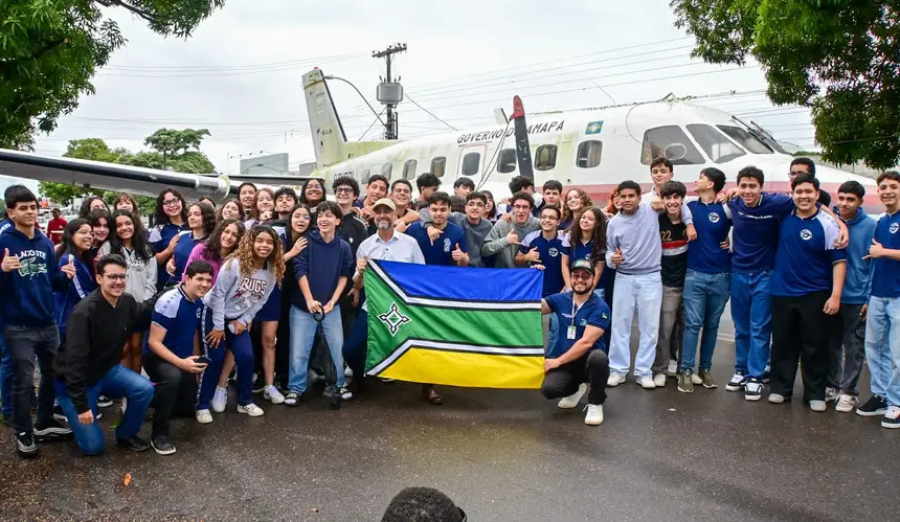 Avião Bandeirante cruza a Avenida FAB em operação inédita do Governo do Amapá