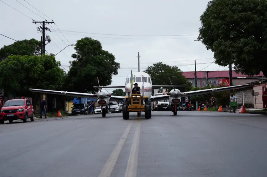 Rota que reconecta Macapá à história: Translado de aeronave resgatou passado da Avenida FAB como primeira pista de pouso da capital