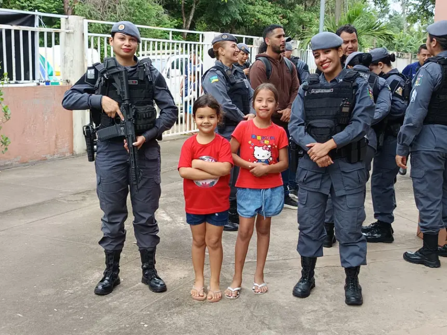 Amapá Mais Seguro nas Comunidades leva atendimentos sociais para moradores e pescadores do bairro Coração, em Macapá