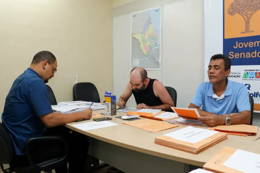 Governo do Amapá inicia correção das melhores redações do Programa Jovem Senador 2026