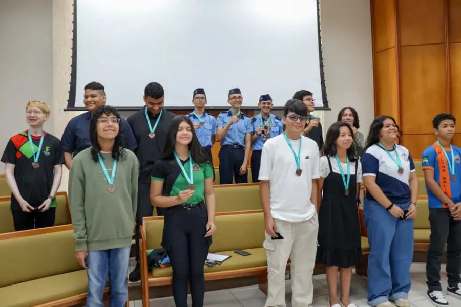 Estudantes da rede estadual recebem prêmios pelo desempenho na 20ª Olimpíada Brasileira de Matemática