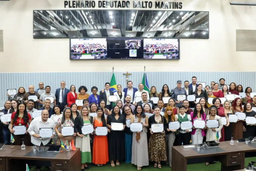 Trabalho do Governo do Amapá pelo fortalecimento da educação é reconhecido em Sessão Solene na Alap