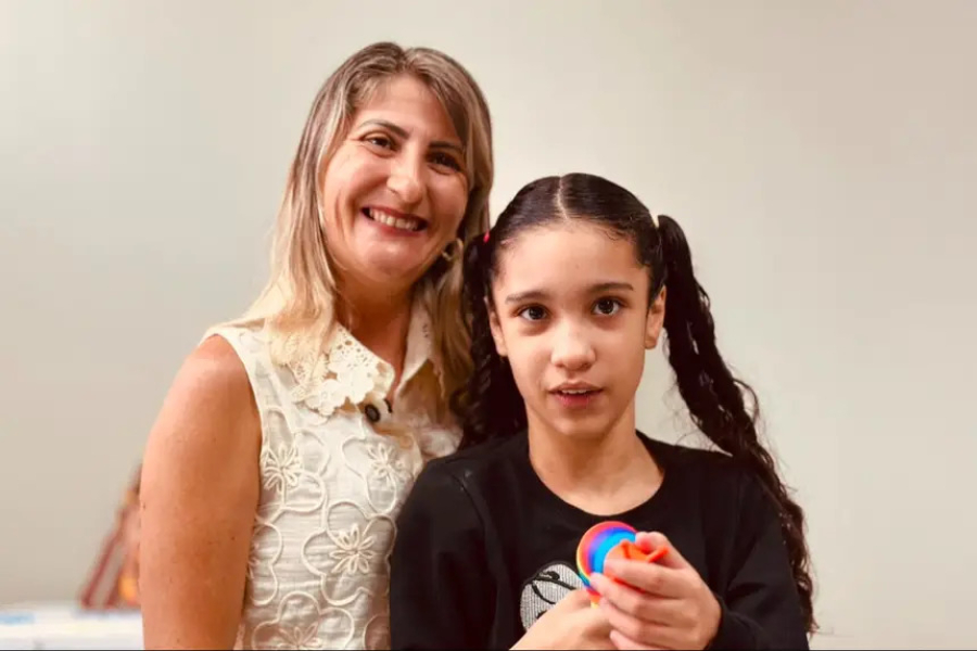 'Hoje minha filha anda normalmente e pode até calçar um tênis', comemora mãe após tratamento especializado no HCA