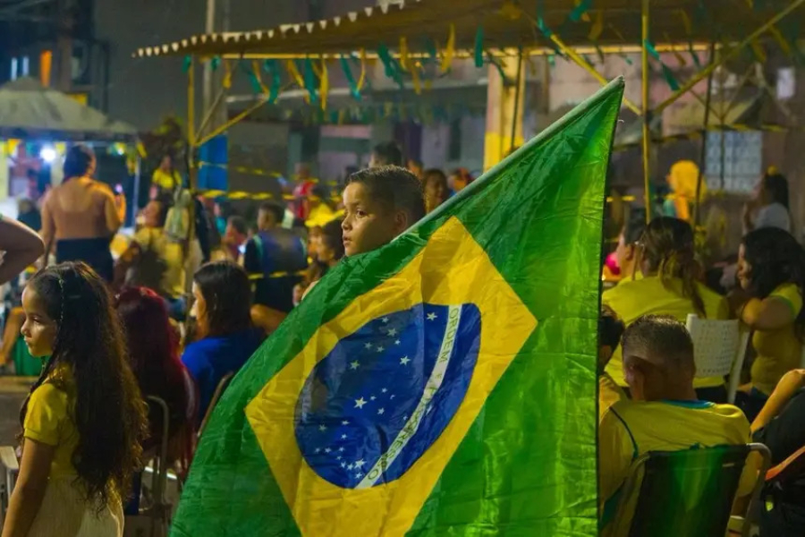 Moradores dos habitacionais São José e Açucena unem-se na torcida da Copa do Mundo em transmissão feita pelo Governo do Amapá