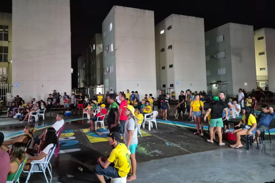 Residencial Miracema, na Zona Norte de Macapá, recebe estrutura de telão do Governo do Estado para jogos do Brasil