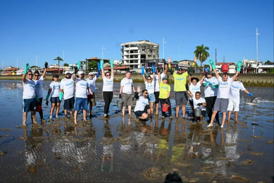 Governo do Amapá mobiliza voluntários em ação de limpeza na Orla Beira Rio e reforça cuidado com o Rio Amazonas