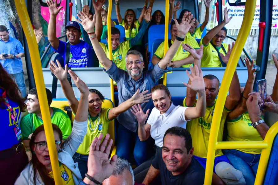 Governador Clécio amplia frota escolar e reforça acesso à educação com entrega de 10 novos microônibus no Amapá