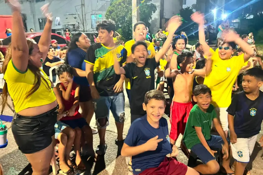'Não precisamos sair de casa para ver a seleção', diz moradora do residencial São José sobre o telão do Governo do Amapá no jogo contra o Haiti