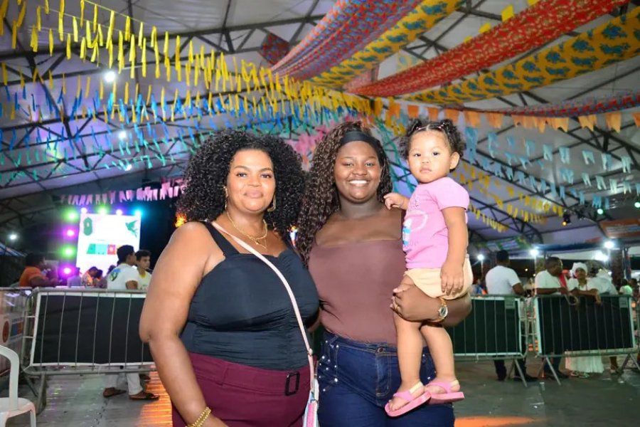 FESTA JUNINA ‘É gratificante estar presente e ver a felicidade dos meus filhos’, diz mãe ao participar pela primeira vez do Arraiá do Povo 2026, em Macapá