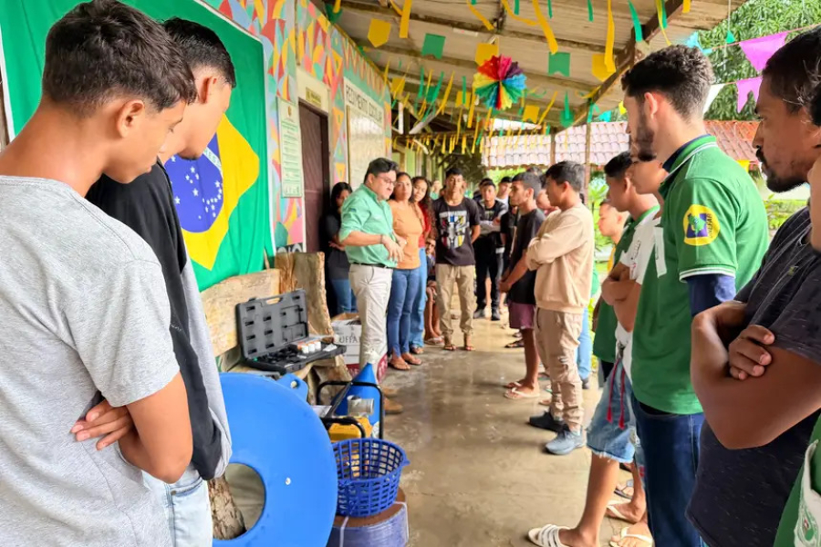Governo do Amapá fortalece ensino rural com entrega de kit de piscicultura à Escola Família Agrícola do Pacuí