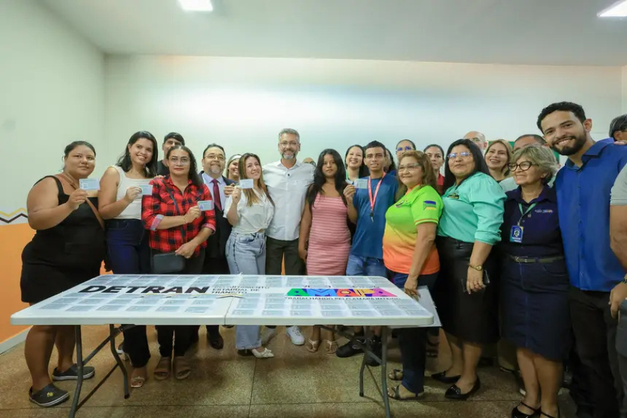 Governador Clécio entrega primeiras CNHs do programa Habilita Amapá em Macapá: 'condutores preparados e conscientes do seu papel no trânsito'