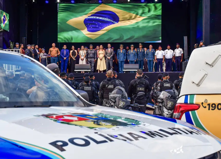 Em superentrega, governador Clécio apresenta novas viaturas, efetivo, aeronaves e equipamentos da Segurança Pública no AP: 'trilhamos o caminho certo'