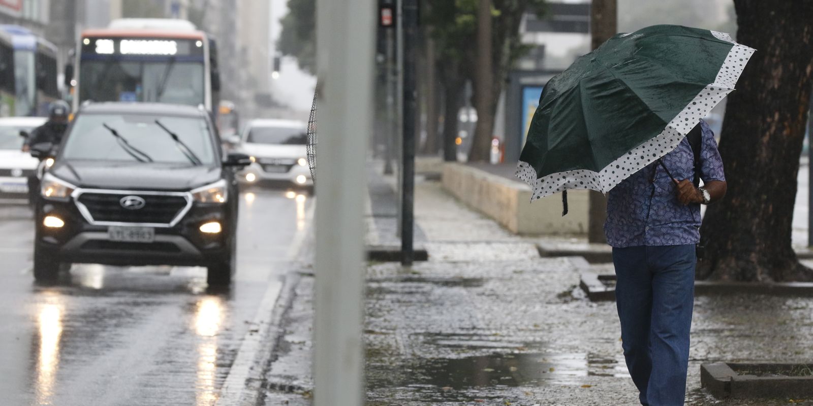 Ciclone que provocou chuvas no estado de  SP vai persistir até segunda