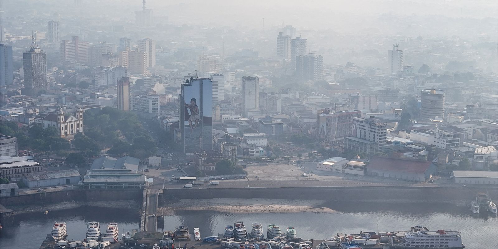 Qualidade do ar melhora em Manaus, mas aulas seguem suspensas