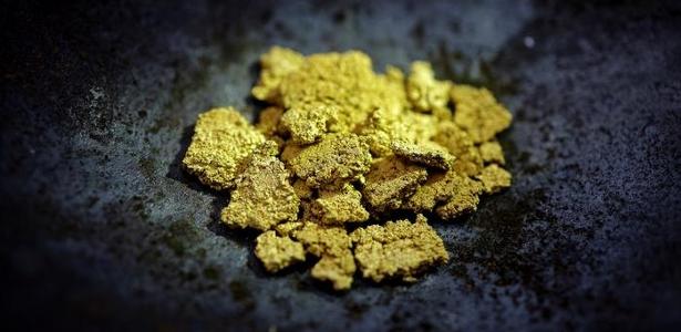 A febre do ouro acabou? Com acordos comerciais dos EUA, metal cai 9%