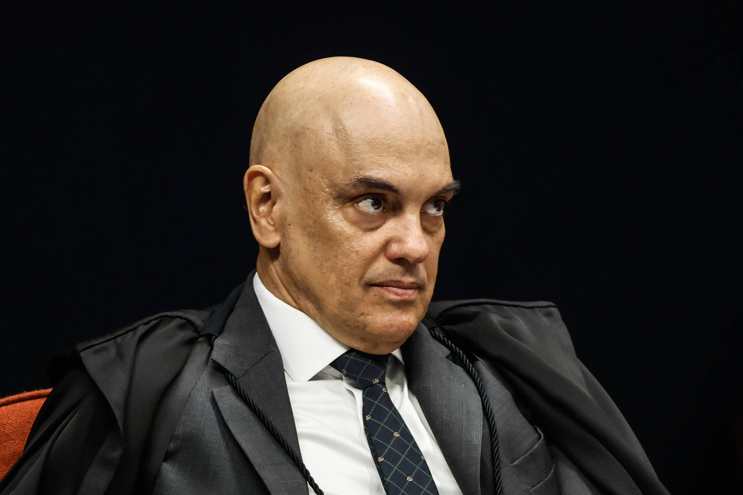 Prisão de Bolsonaro reacende guerra contra o STF nas redes