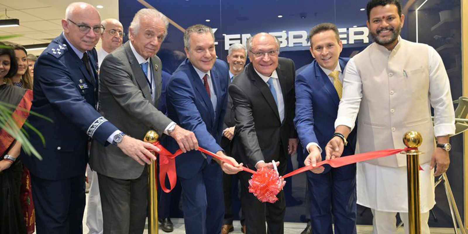 Brasil e Índia fazem acordos em tecnologia, defesa e aeronáutica